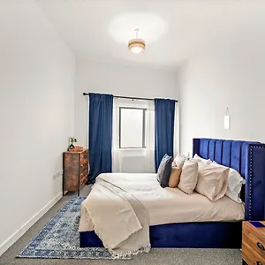 luxury-london-canary-wharf-2-bed-apt.brighton-hotels-england.com/