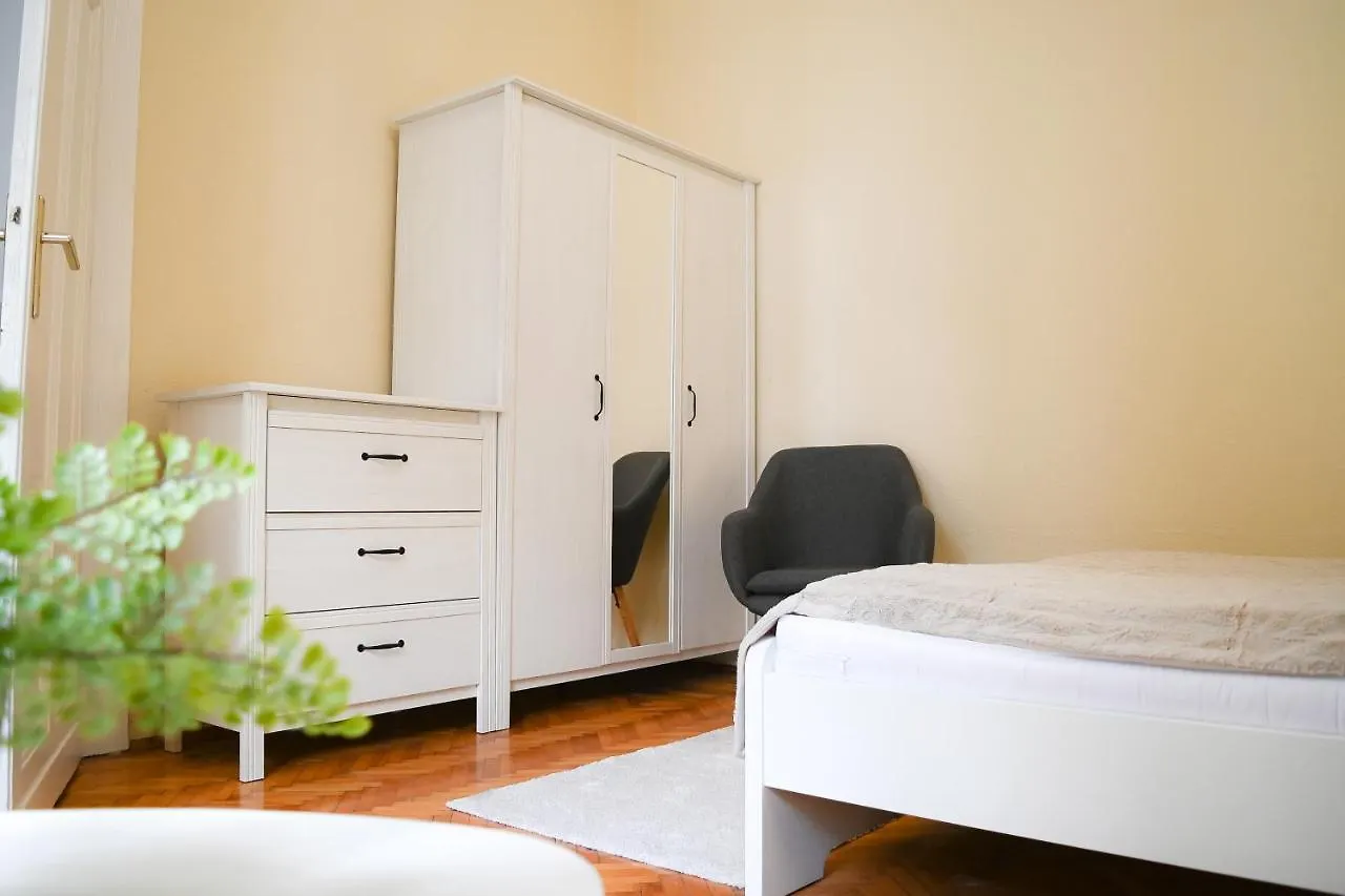 Your Home In Budapest: Cozy, Central & Silent 匈牙利