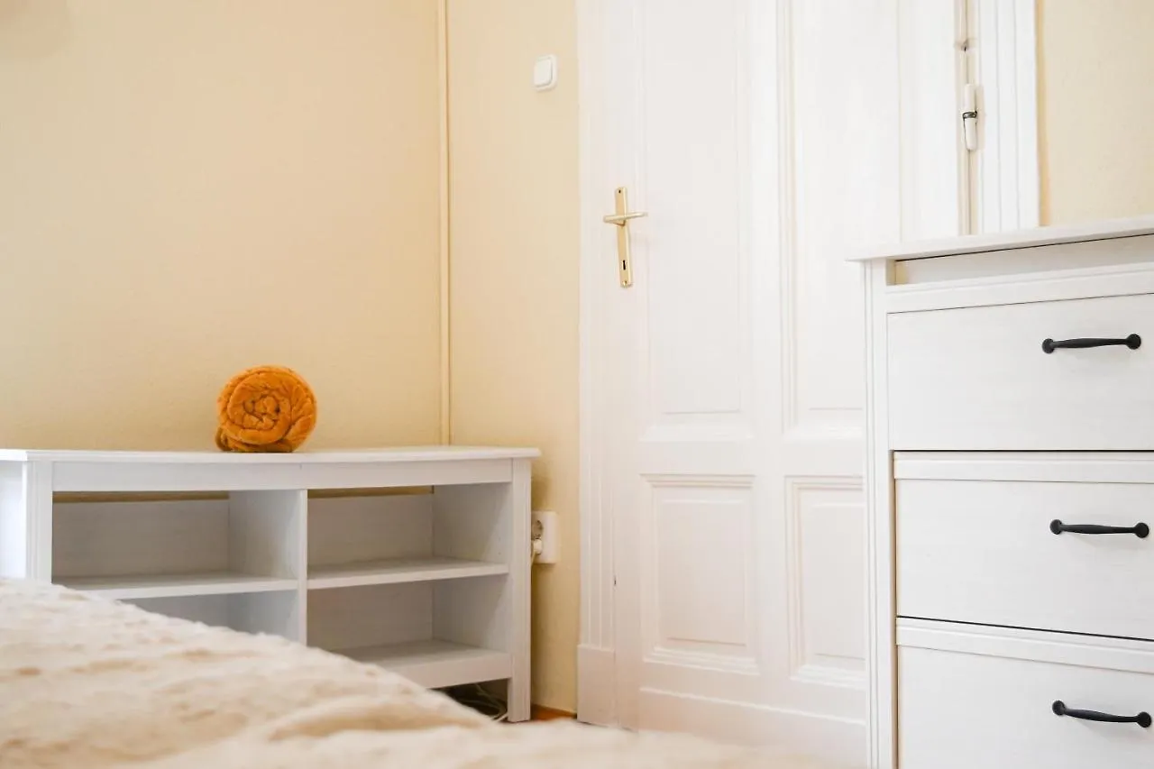 Your Home In Budapest: Cozy, Central & Silent