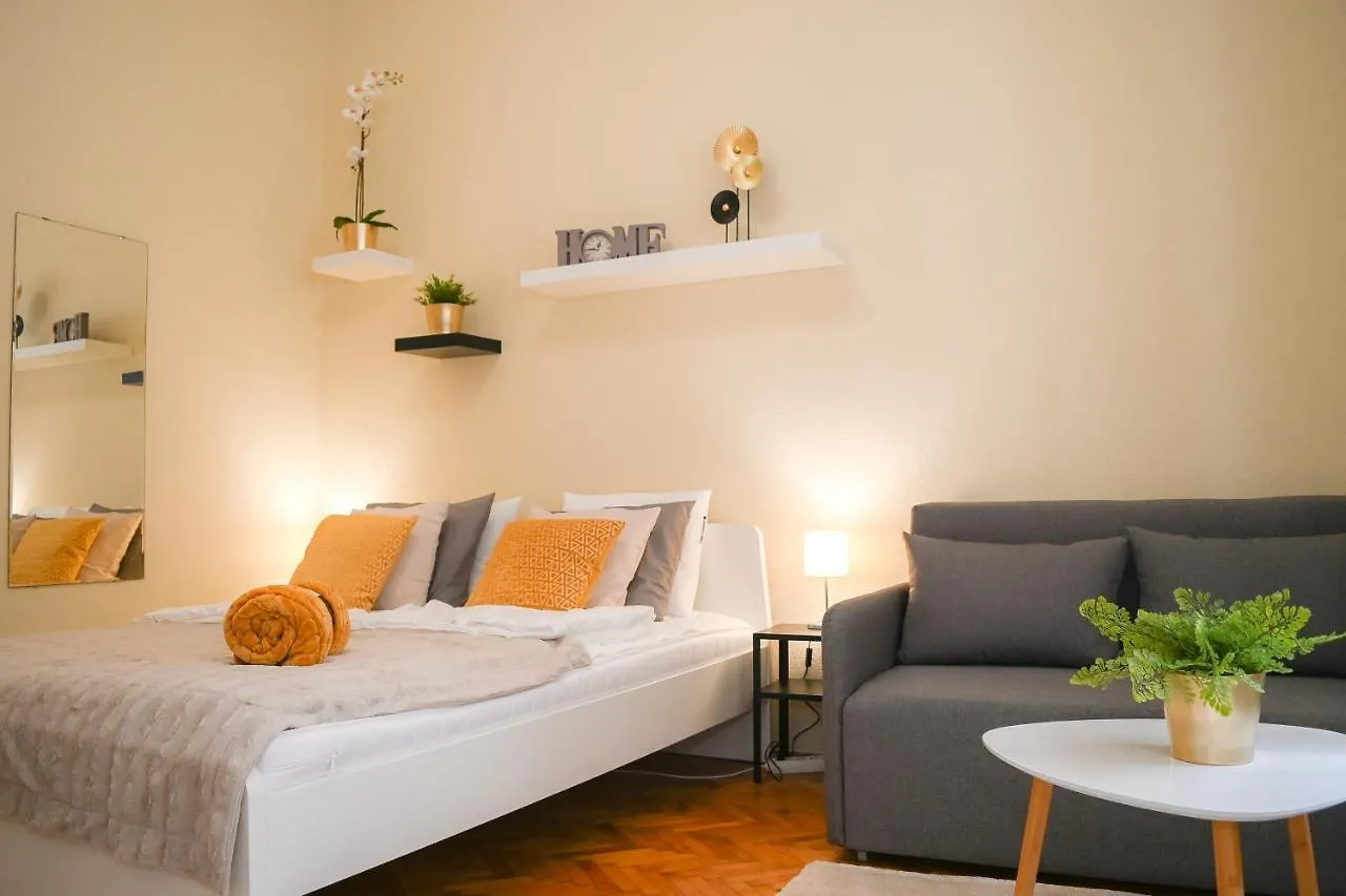Apartment Your Home In Budapest: Cozy, Central & Silent